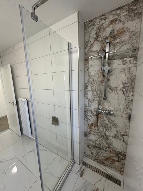 Zu vermieten 1. Zimmer-Wohnung komplett renoviert in Biel ca 130m2 11