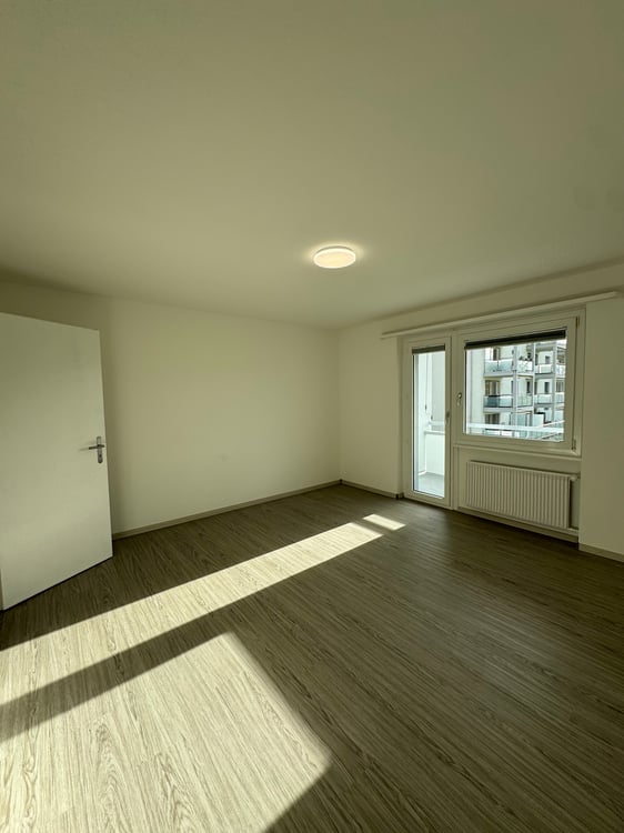 Zu vermieten 1. Zimmer-Wohnung komplett renoviert in Biel ca 130m2 16