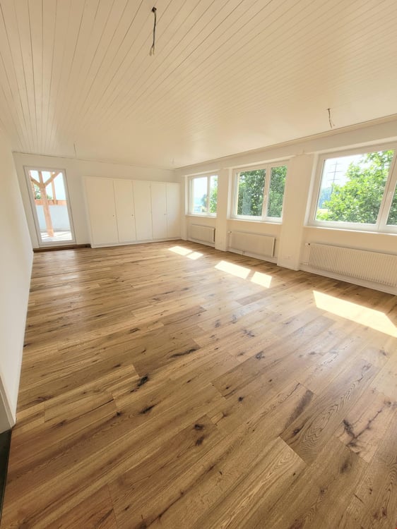 Grosse und helle 4.5-Zimmerwohnung mit Dachterrasse 1