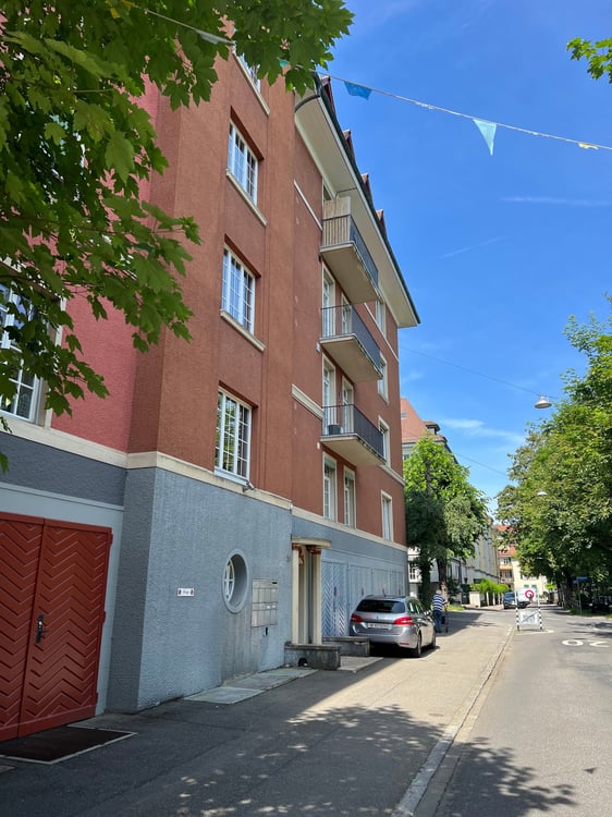 Luxuriöse 5-Zimmer-Wohnung in grüner Umgebung in Bern 1