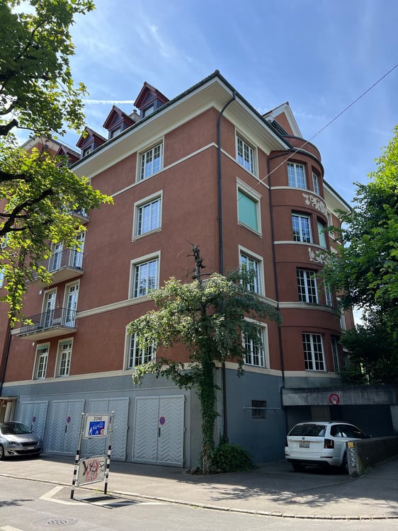 Luxuriöse 5-Zimmer-Wohnung in grüner Umgebung in Bern 2