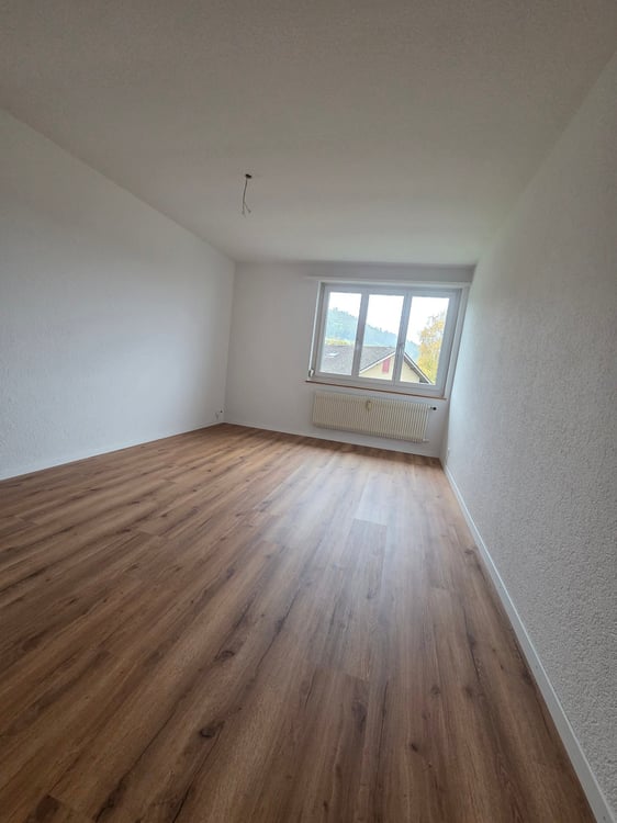 Gemütliche 2.5-Zimmer-Wohnung mit grossem Wohnzimmer – ab sofort verfügbar! 3