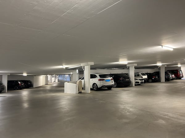 Einstellhallenplatz in Hünibach 1