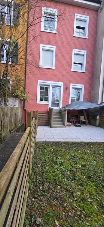 Attraktive Renditeimmobilie: Modernisiertes Mehrfamilienhaus mit 4 Woh 2