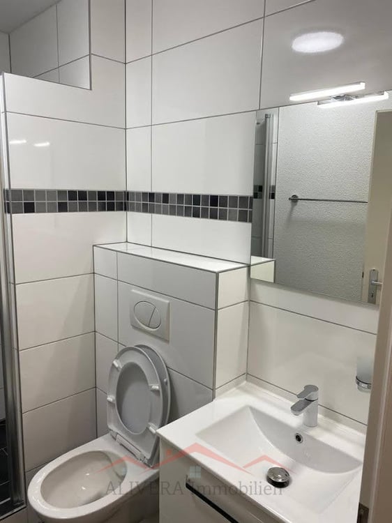 Attraktive Renditeimmobilie: Modernisiertes Mehrfamilienhaus mit 4 Woh 12