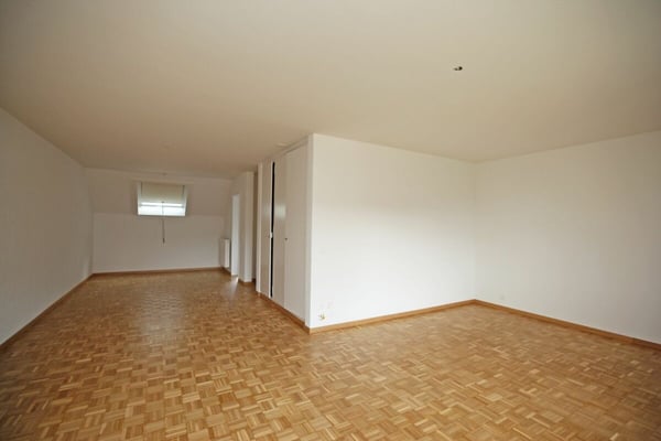 Teilsanierte 1.5-Zimmer-Dachwohnung 7