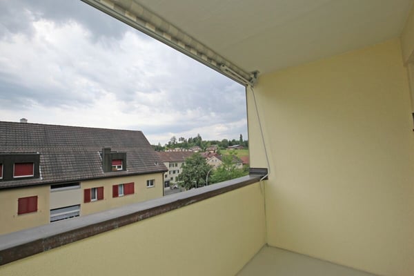 Teilsanierte 1.5-Zimmer-Dachwohnung 9