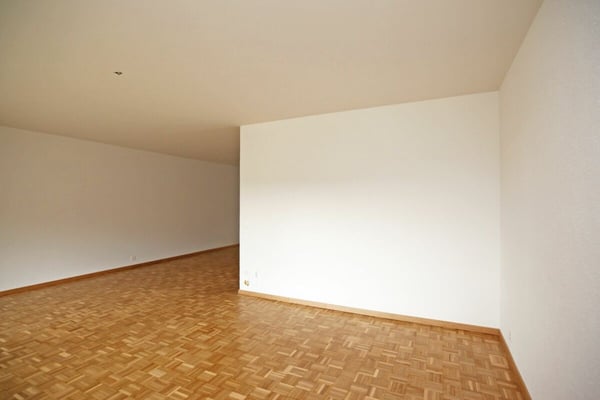 Teilsanierte 1.5-Zimmer-Dachwohnung 2