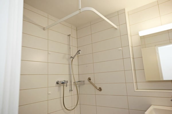 Teilsanierte 1.5-Zimmer-Dachwohnung 3