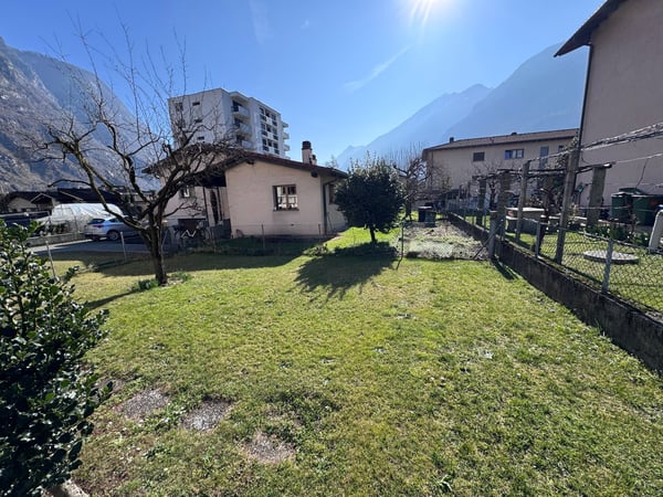 Villetta libera tre lati con terreno a Biasca 5