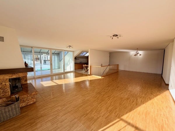 LIBRE DE SUITE Villa de 190 m2 + grand dépôt de 151 m2 1