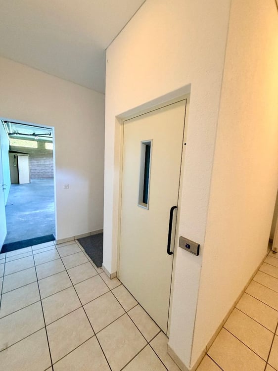 LIBRE DE SUITE Villa de 190 m2 + grand dépôt de 151 m2 8