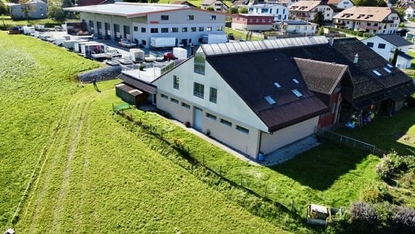 LIBRE DE SUITE Villa de 190 m2 + grand dépôt de 151 m2 7