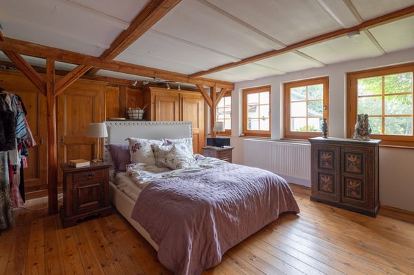 DOMAINE ÉQUESTRE AVEC 6 LOGEMENTS ET UN TERRAIN DE 10'474 M² 10