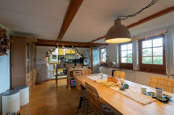 DOMAINE ÉQUESTRE AVEC 6 LOGEMENTS ET UN TERRAIN DE 10'474 M² 12