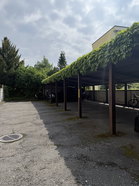 GEDECKTER ABSTELLPLATZ IN THUN ZU VERMIETEN 2