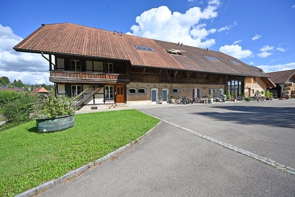 3-stöckiges 6.5-Zimmer-Reiheneinfamilienhaus in Herrenschwanden