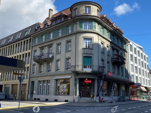 Charmante 3.5-Zimmer-Altbauwohnung mit Balkon in Biel 1
