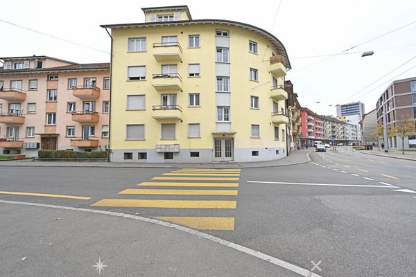helle 4-Zimmer-Wohnung im Herzen von Biel 1