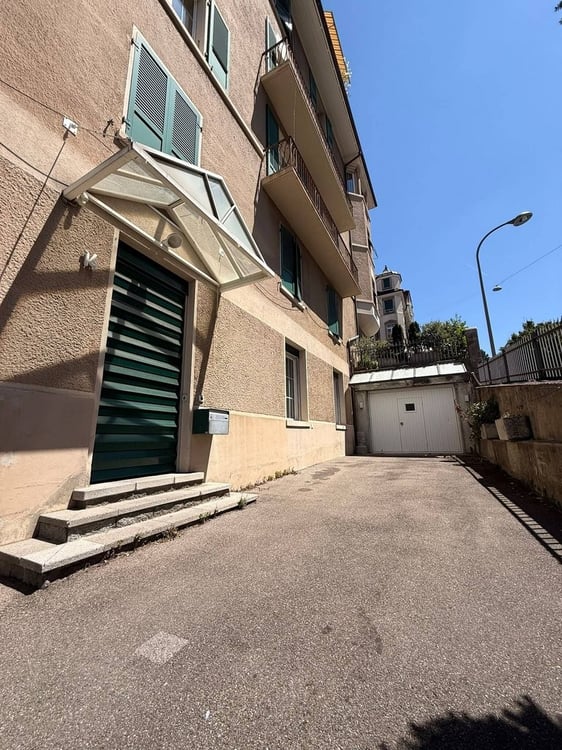 Gewerberaum inkl. Garage und eigenem Vorplatz zu vermieten 3