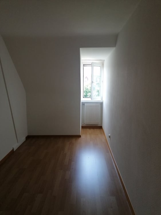 Mansardenzimmer Nähe Viktoriaplatz zu vermieten! 3