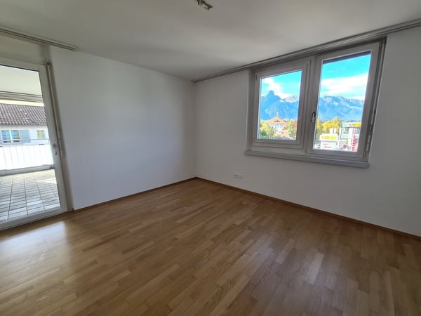 Grosszügige Wohnung mit Bergpanorama! 4