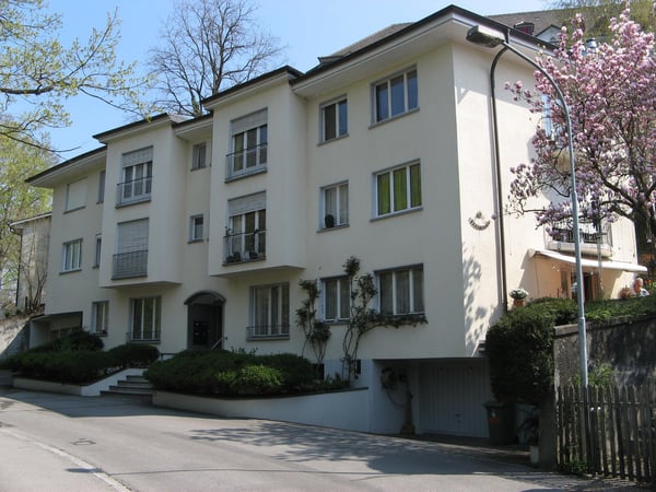 Grosszügie 1-Zimmer-Wohnung mit Kamin und Balkon in Bern