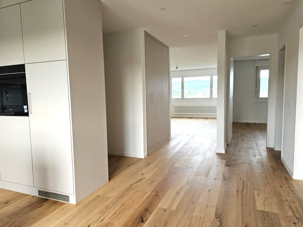 Renovierte 1.5 Zimmerwohnung im obersten Stock 3