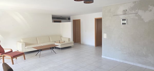 Gepflegte 5.5-Zimmer-Wohnung mit Balkon und schöner Aussicht in Zurzach-Böbikon 1