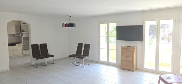 Gepflegte 5.5-Zimmer-Wohnung mit Balkon und schöner Aussicht in Zurzach-Böbikon 2