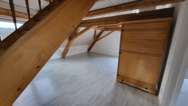 Geräumige 5.5-Zimmer-Dachwohnung mit Terrasse in Muhen 3
