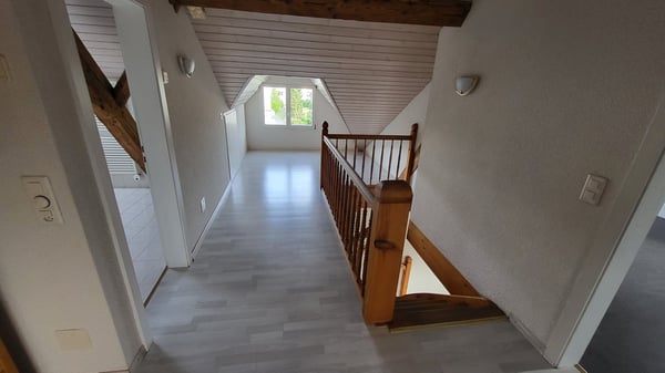 Geräumige 5.5-Zimmer-Dachwohnung mit Terrasse in Muhen 4