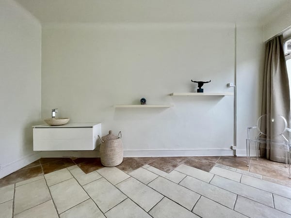 Pièce indépendante dans institut beauté 2