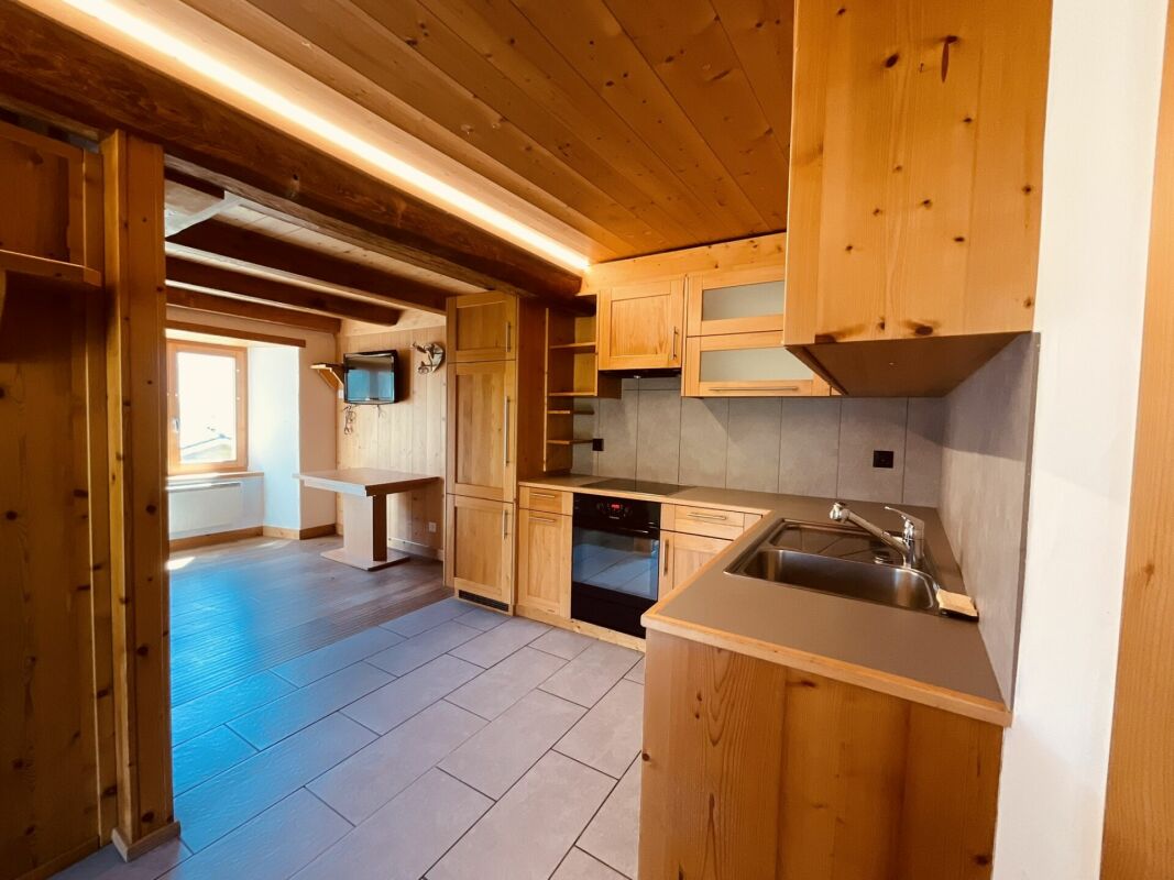 Appartement et terrain à vendre dans le village de Vollèges