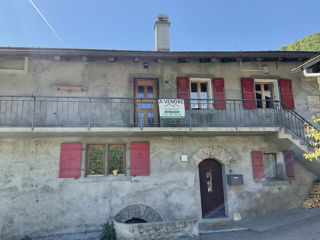 Appartement et terrain à vendre dans le village de Vollèges
