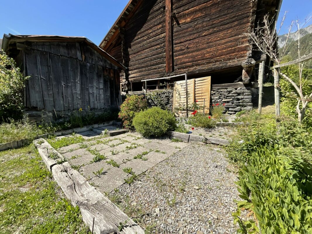 Appartement et terrain à vendre dans le village de Vollèges
