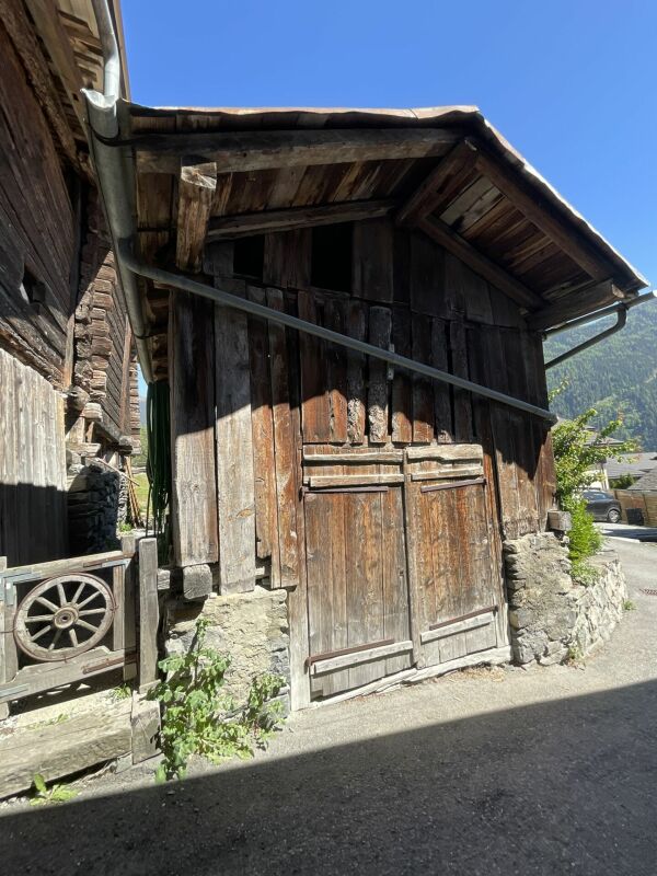 Appartement et terrain à vendre dans le village de Vollèges