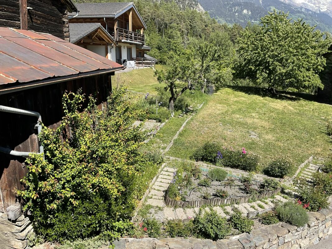 Appartement et terrain à vendre dans le village de Vollèges