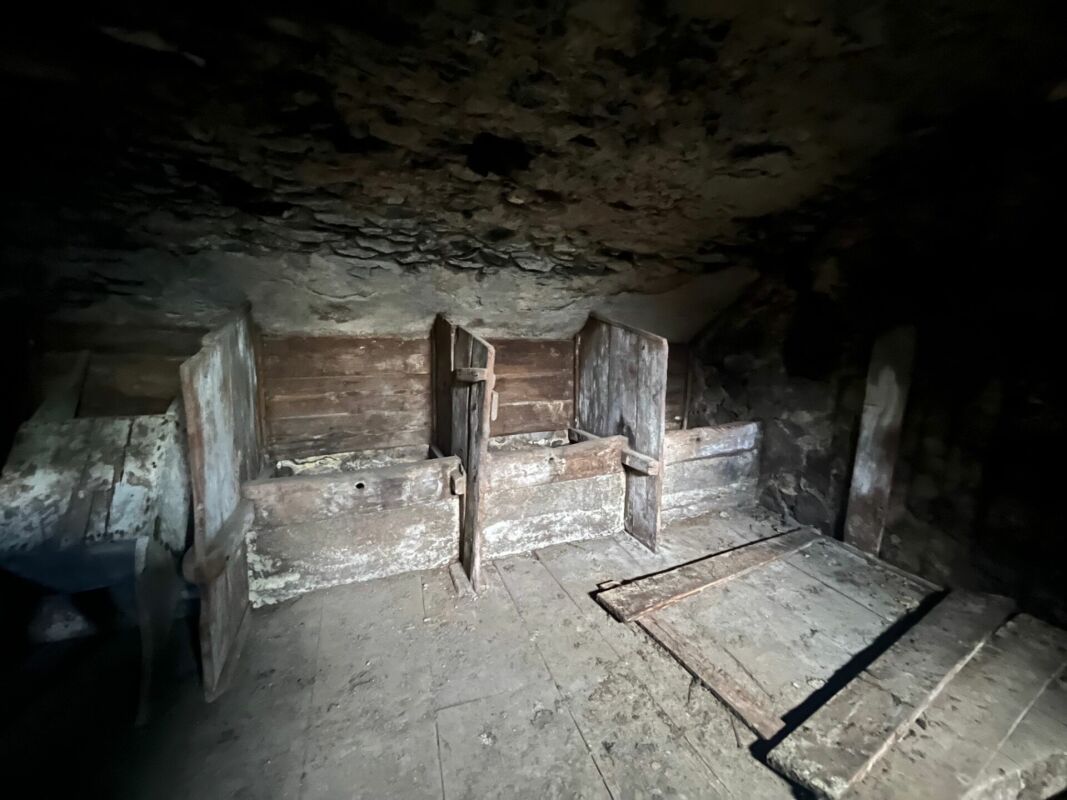 Au coeur du village d'Orsières, maison et grange à rénover avec belle surface extèrieure