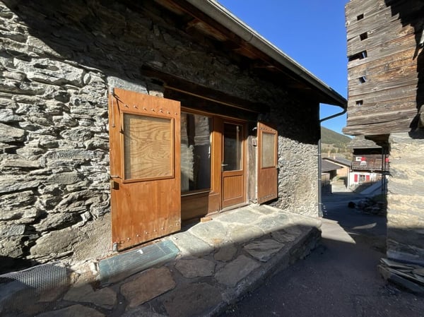Maison à vendre au coeur du village de Bourg Saint Pierre 24