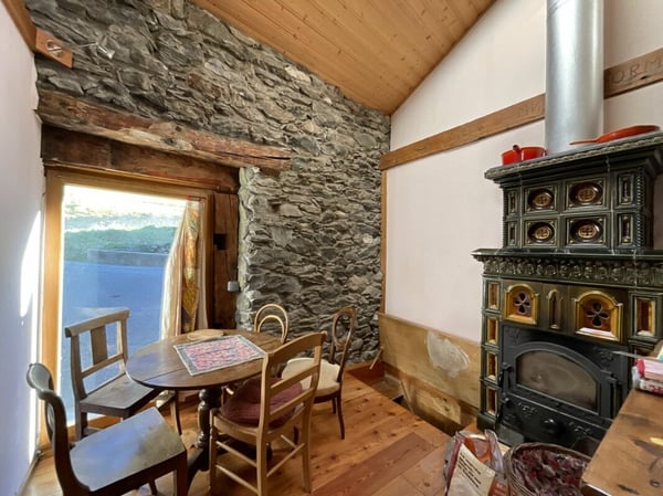 Maison à vendre au coeur du village de Bourg Saint Pierre 5