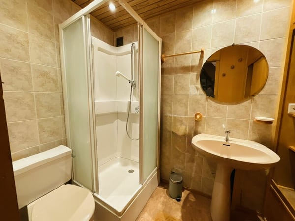 Maison à vendre au coeur du village de Bourg Saint Pierre 17