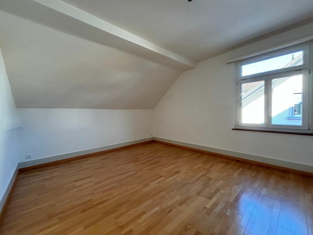 Schöne Dachwohnung im Dorfkern