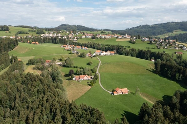 Sehr grosszügiges, renoviertes Appenzellerhaus mit absoluter Privatsphäre 1