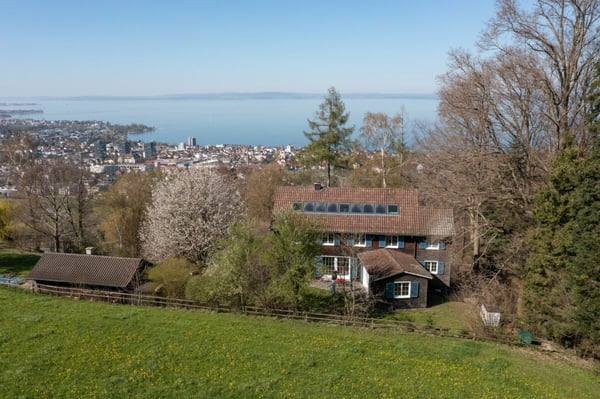 Wunderschönes, modern ausgebautes Einfamilienhaus mit absoluter Privatsphäre und Seesicht 1