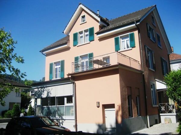 Charmante Altbauwohnung mit Wintergarten an zentraler Lage 1