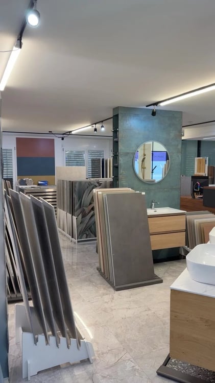 Surface commerciale de 100 m² rénovée avec visibilité exceptionnelle 7