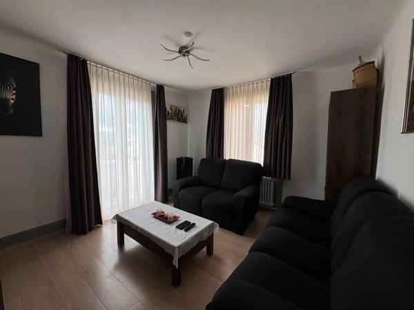 Charmant appartement 4 pièces avec balcon 2