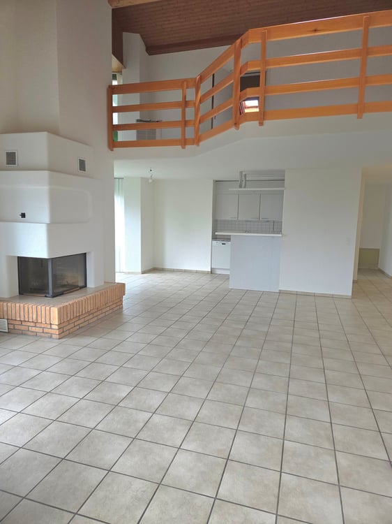 Helle 1½-Zimmerwohnung mit Galerie und Cheminée in Busswil zu vermieten 1
