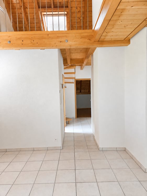 Hell 3-Zimmer Duplex-Dachwohnung mit neuer Küche und Sauna zu vermieten 6